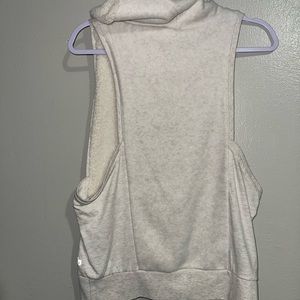 ALO Yoga white Sherpa Lined Vest Size medium